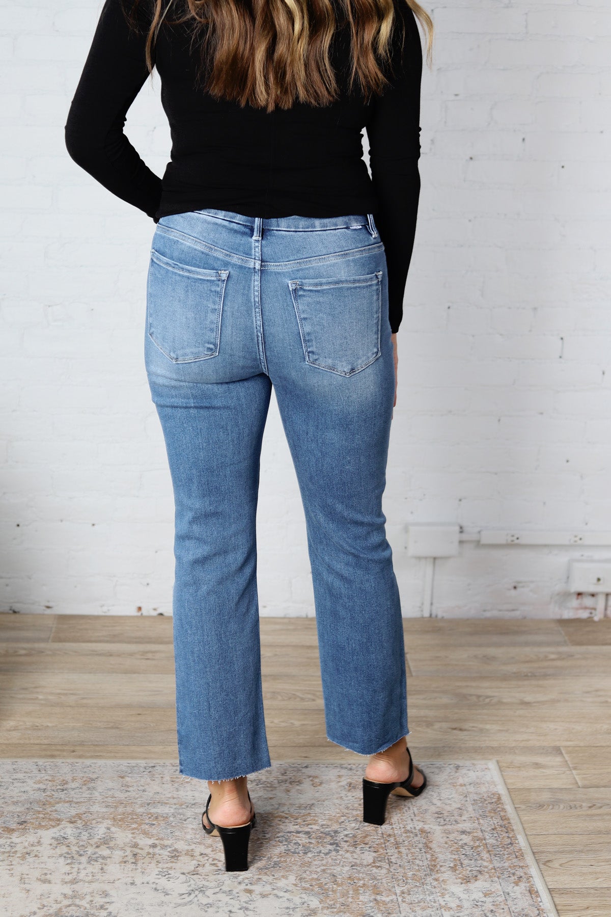 Isley Crop Raw Hem Straight Jeans - Risen Jeans