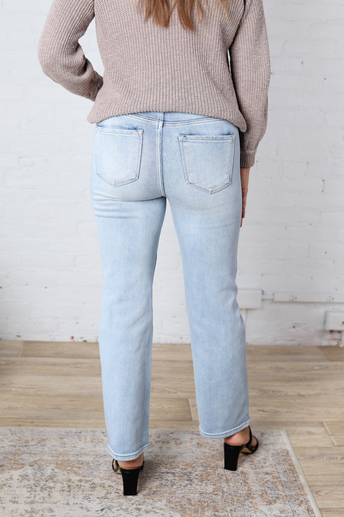 Juna Crop Straight Finished Hem Jeans - Risen Jeans
