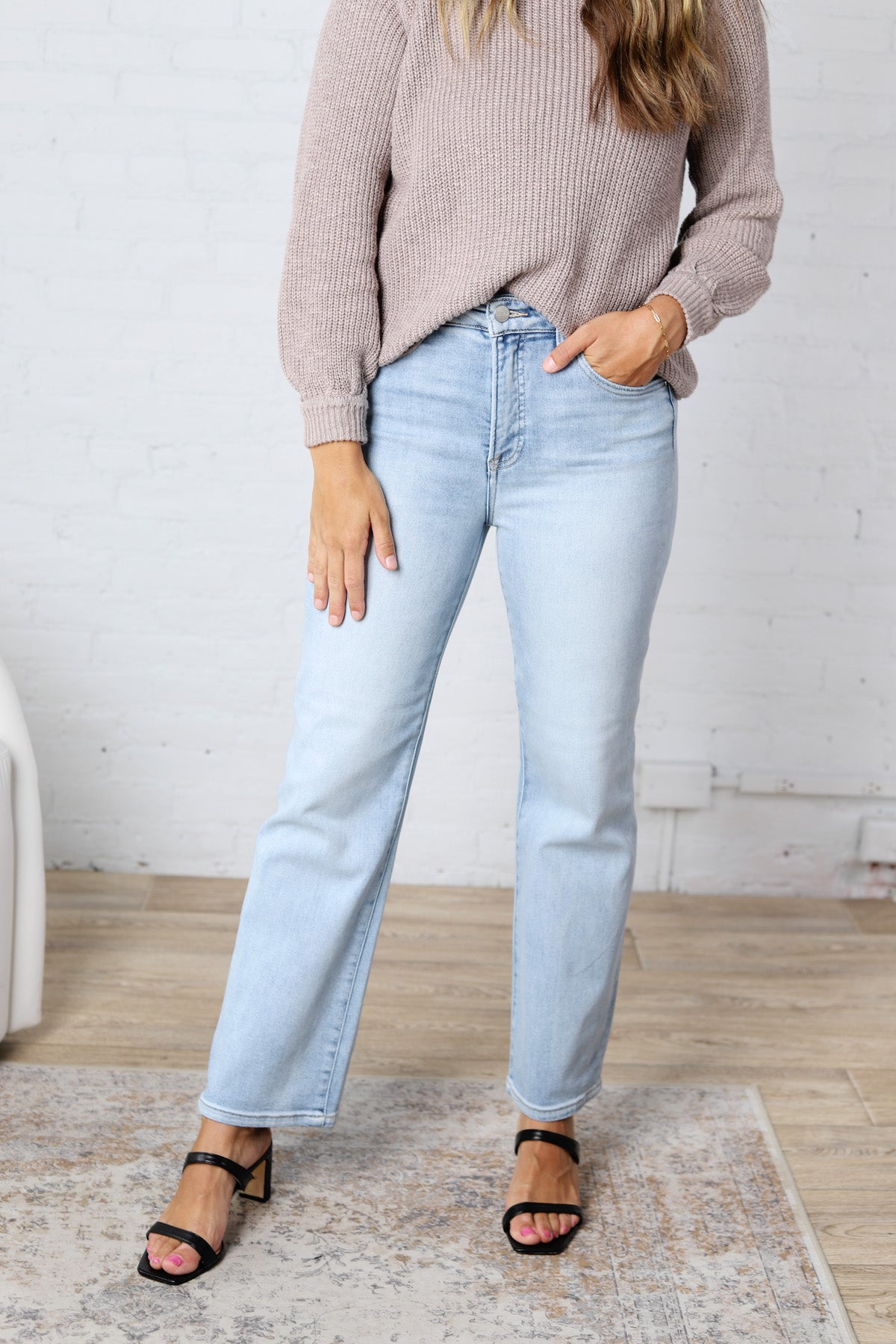 Juna Crop Straight Finished Hem Jeans - Risen Jeans