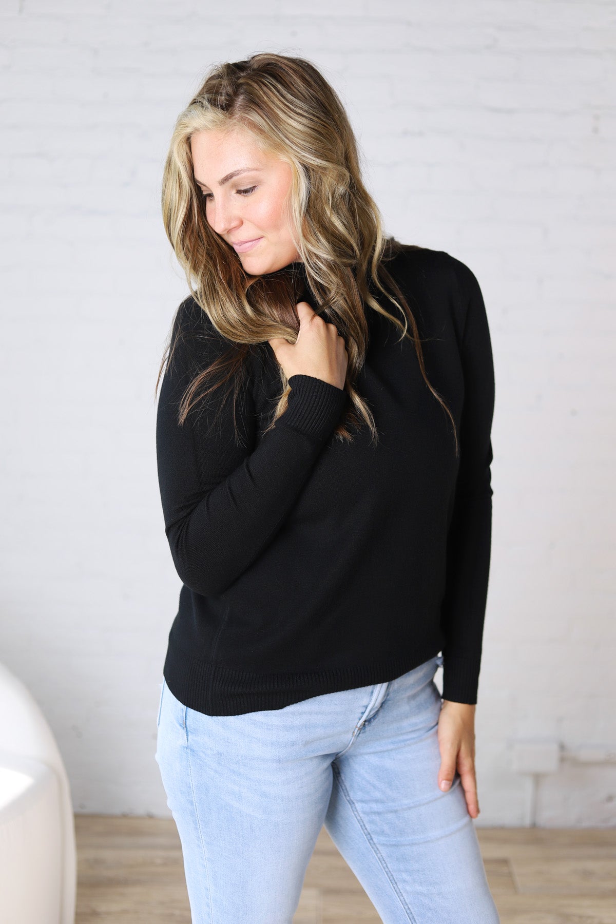 Selyn Ribbed Trim Mock Neck Top - Black