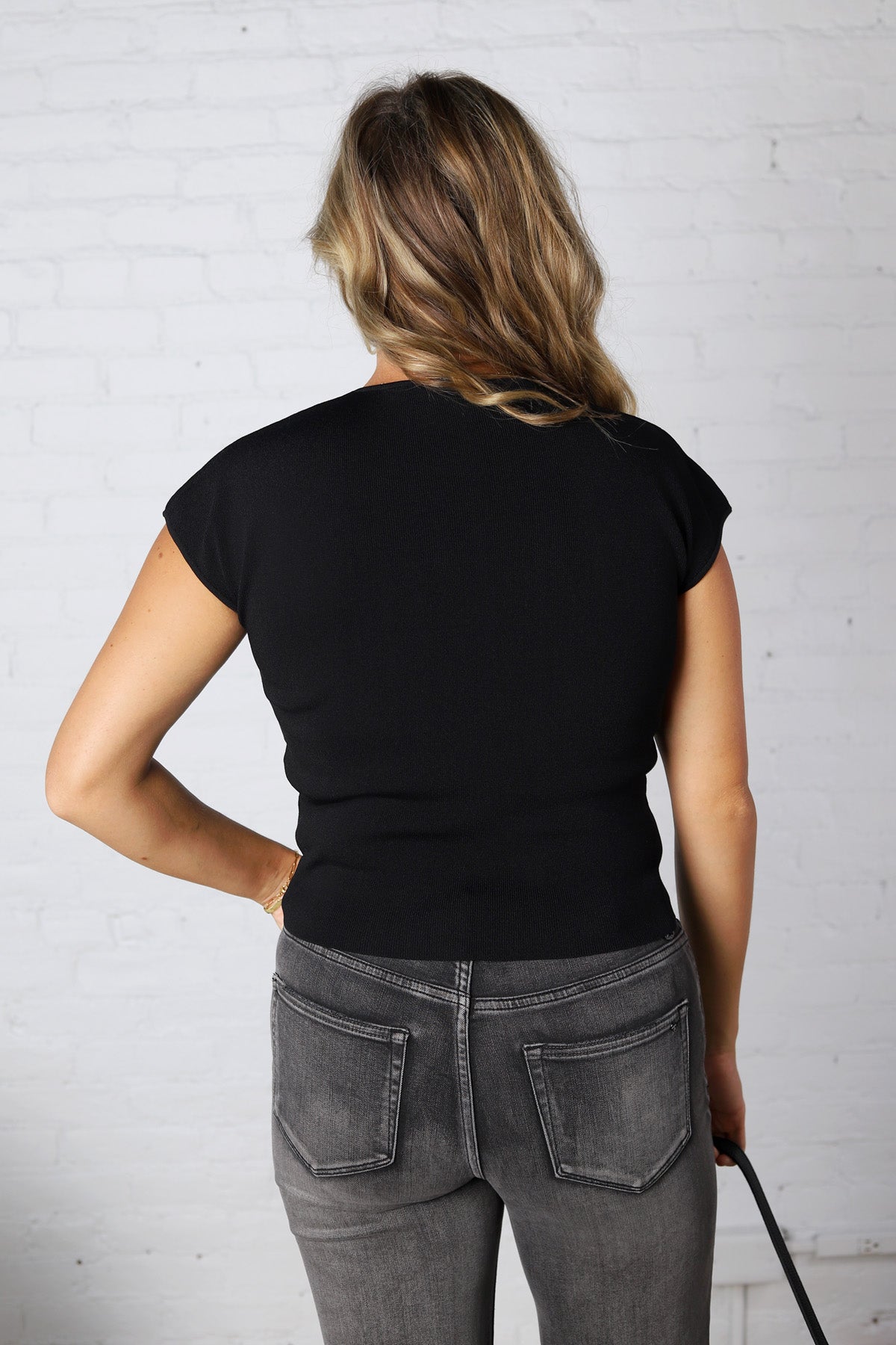 Adira Round Neck Cap Sleeve Top - Black
