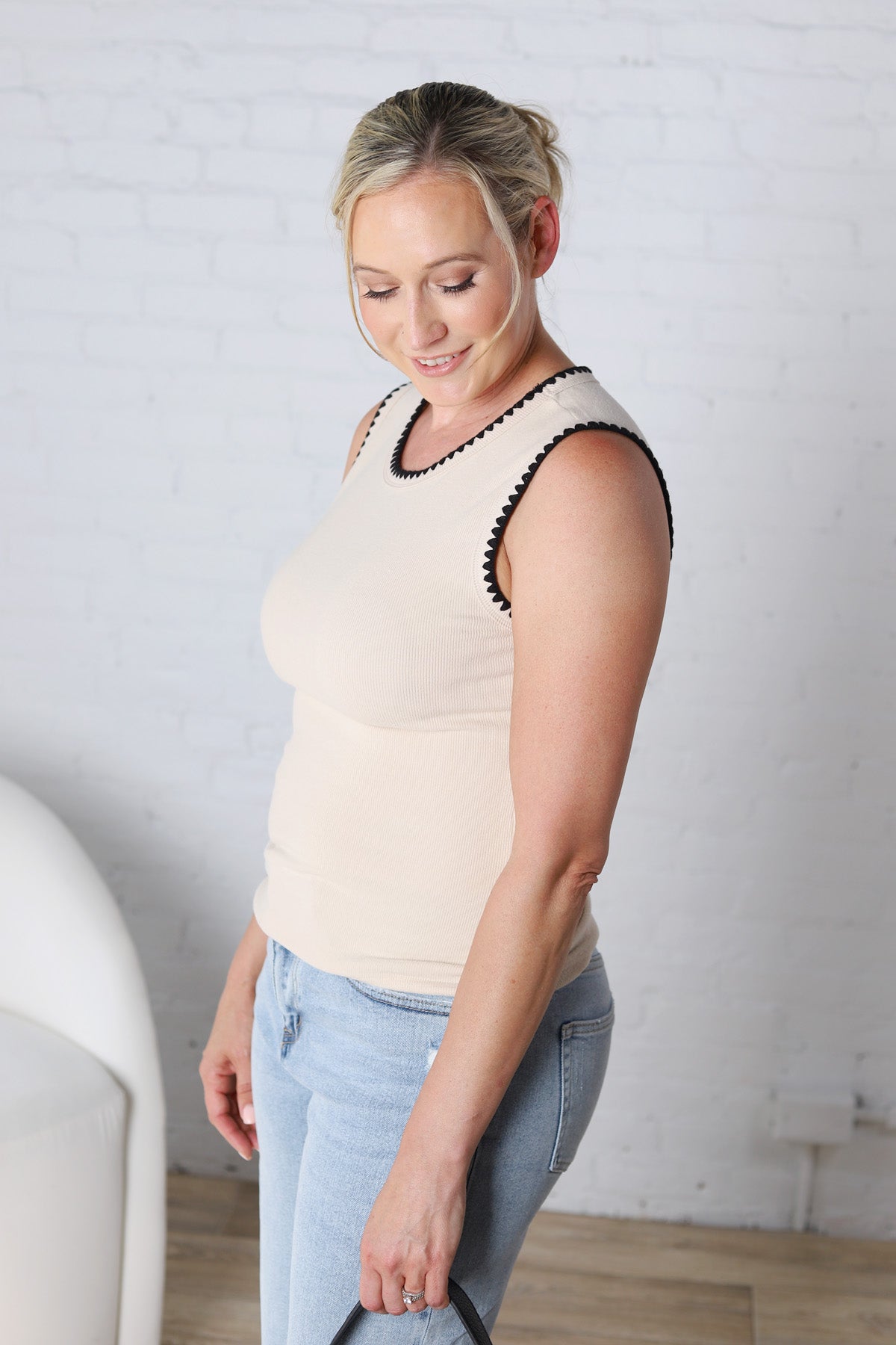 Anjelina Contrast Embroidery Tank Top