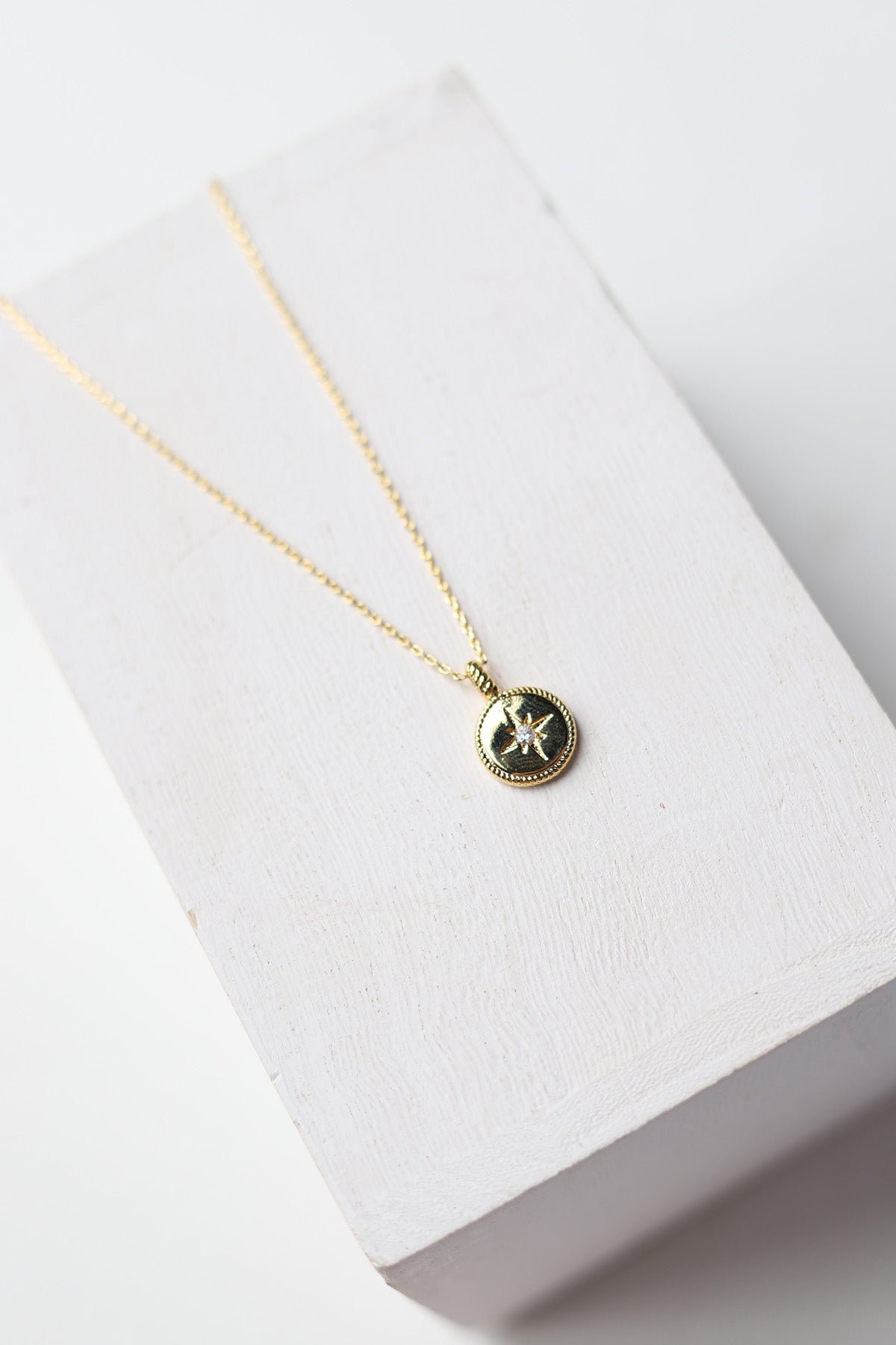 Aurora Disc Pendant Necklace - Gold