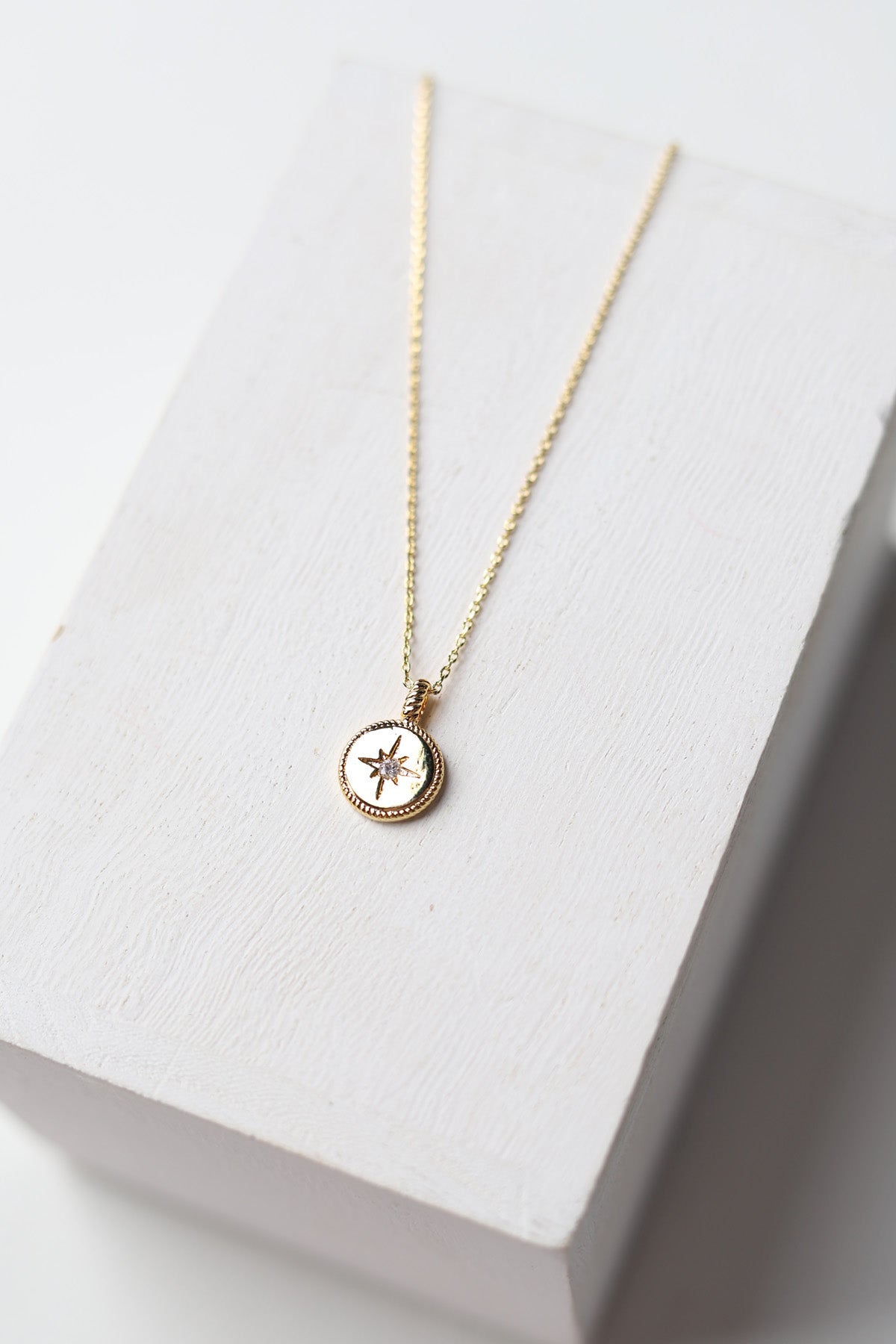 Aurora Disc Pendant Necklace - Gold