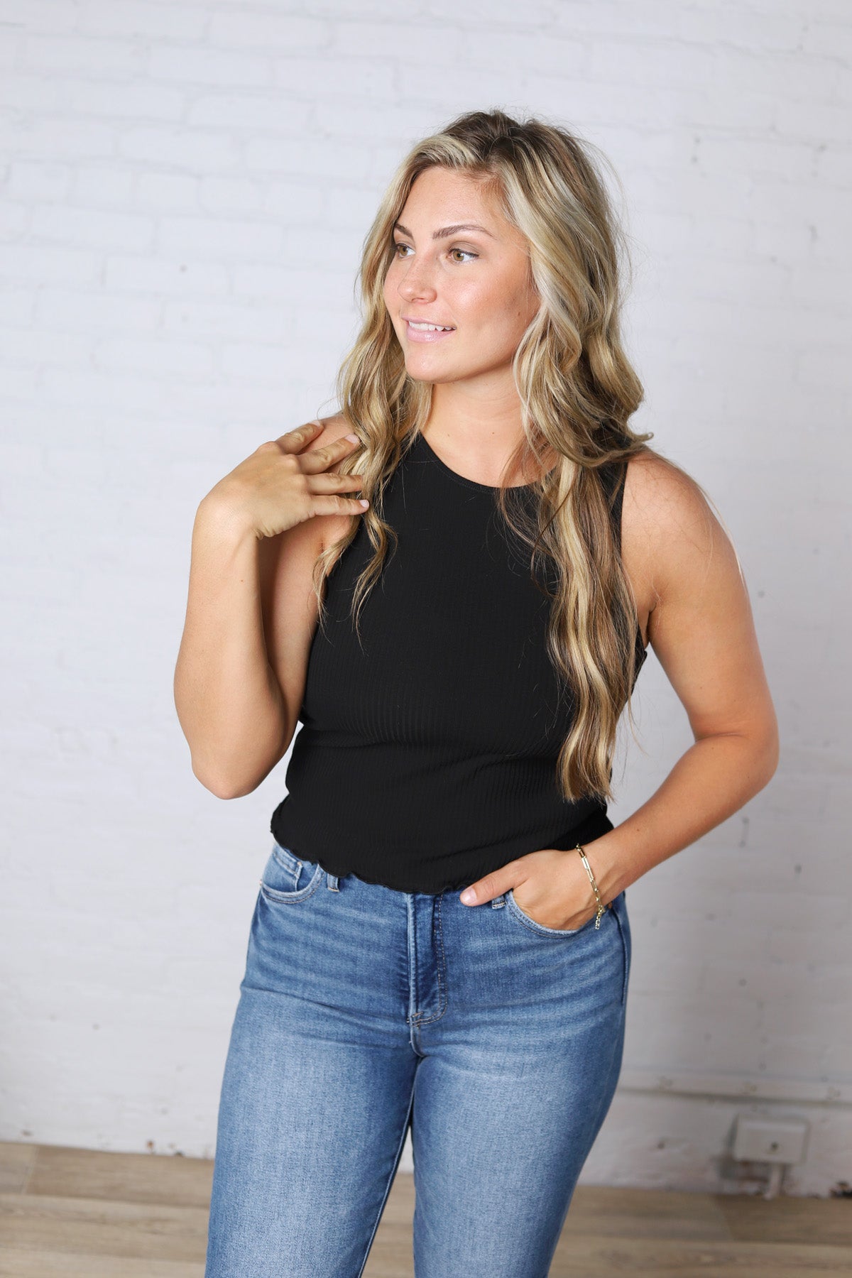 Dani Ribbed Scoop Neck Tank Top - Black