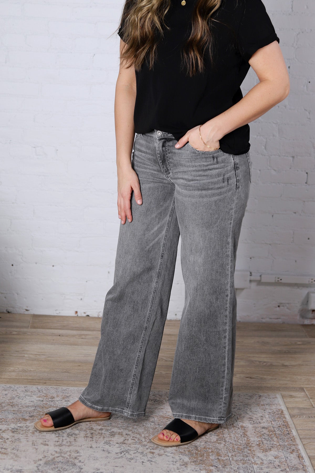 Eyre Mid Rise Wide Straight Leg Denim - Light Gray