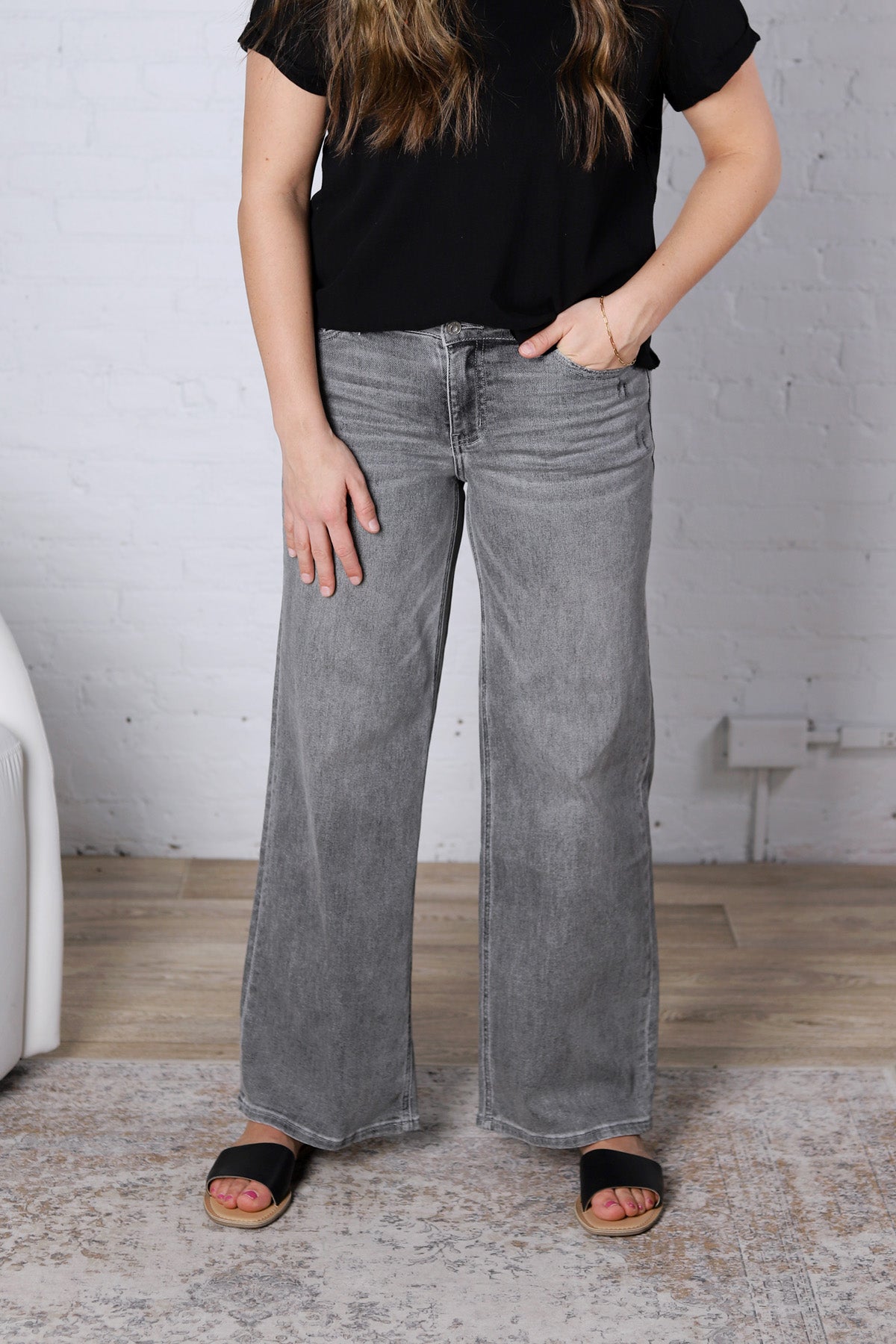 Eyre Mid Rise Wide Straight Leg Denim - Light Gray