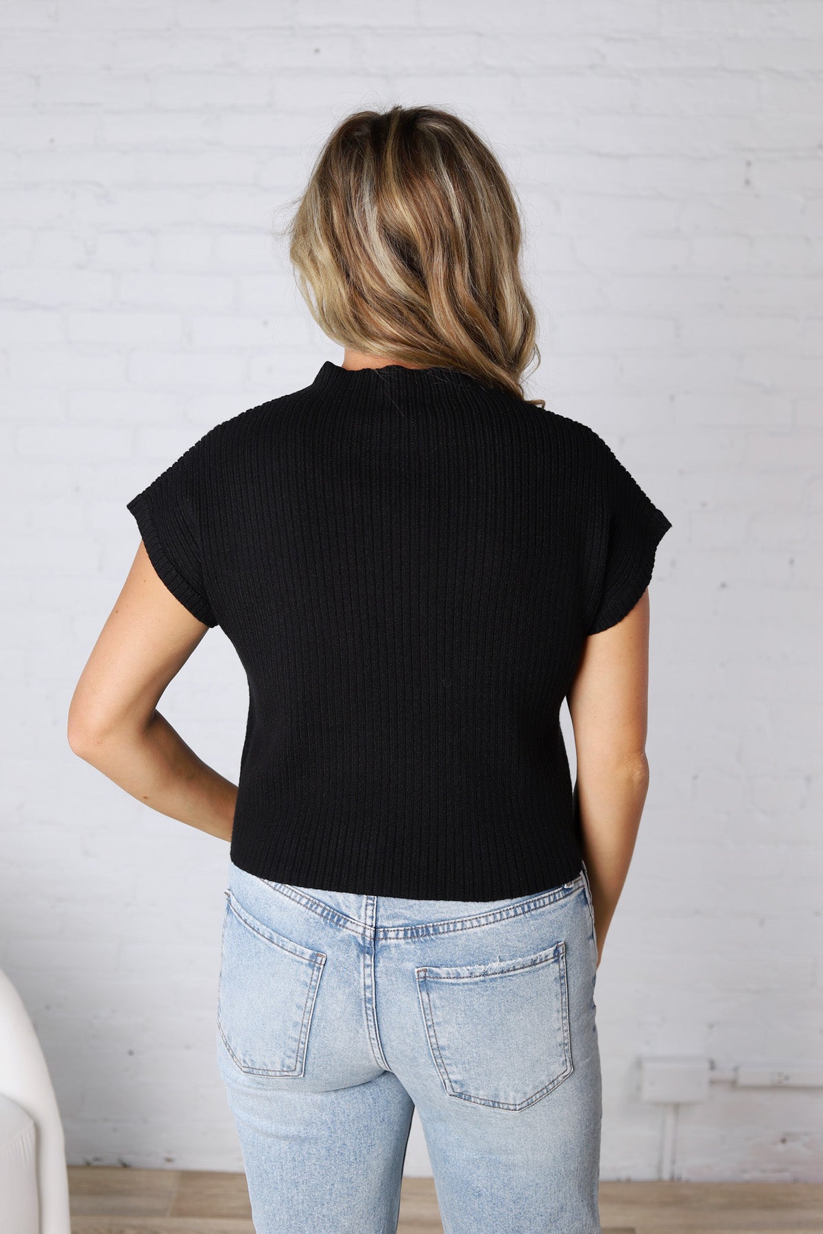 Hartlyn Ribbed Mock Neck Cap Sleeve Sweater - Black