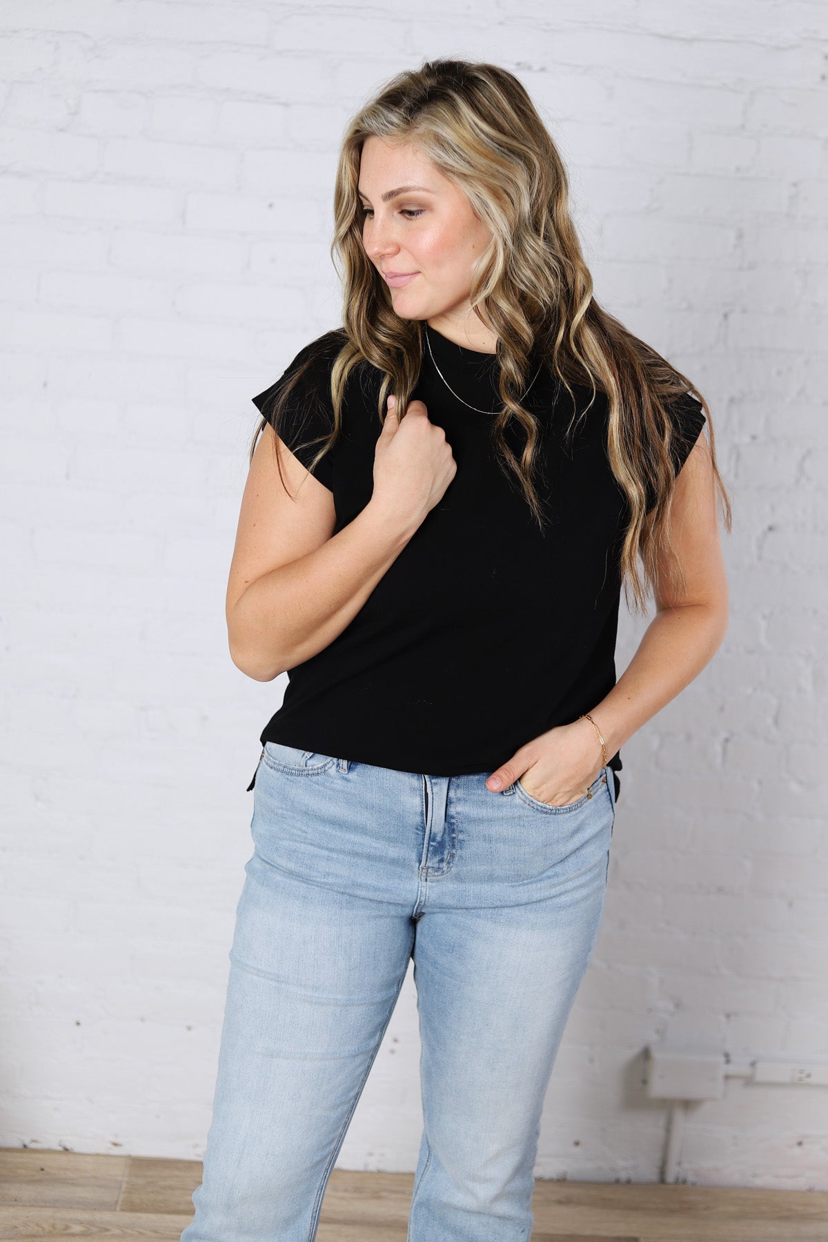 Ivara Short Sleeve Tee - Black