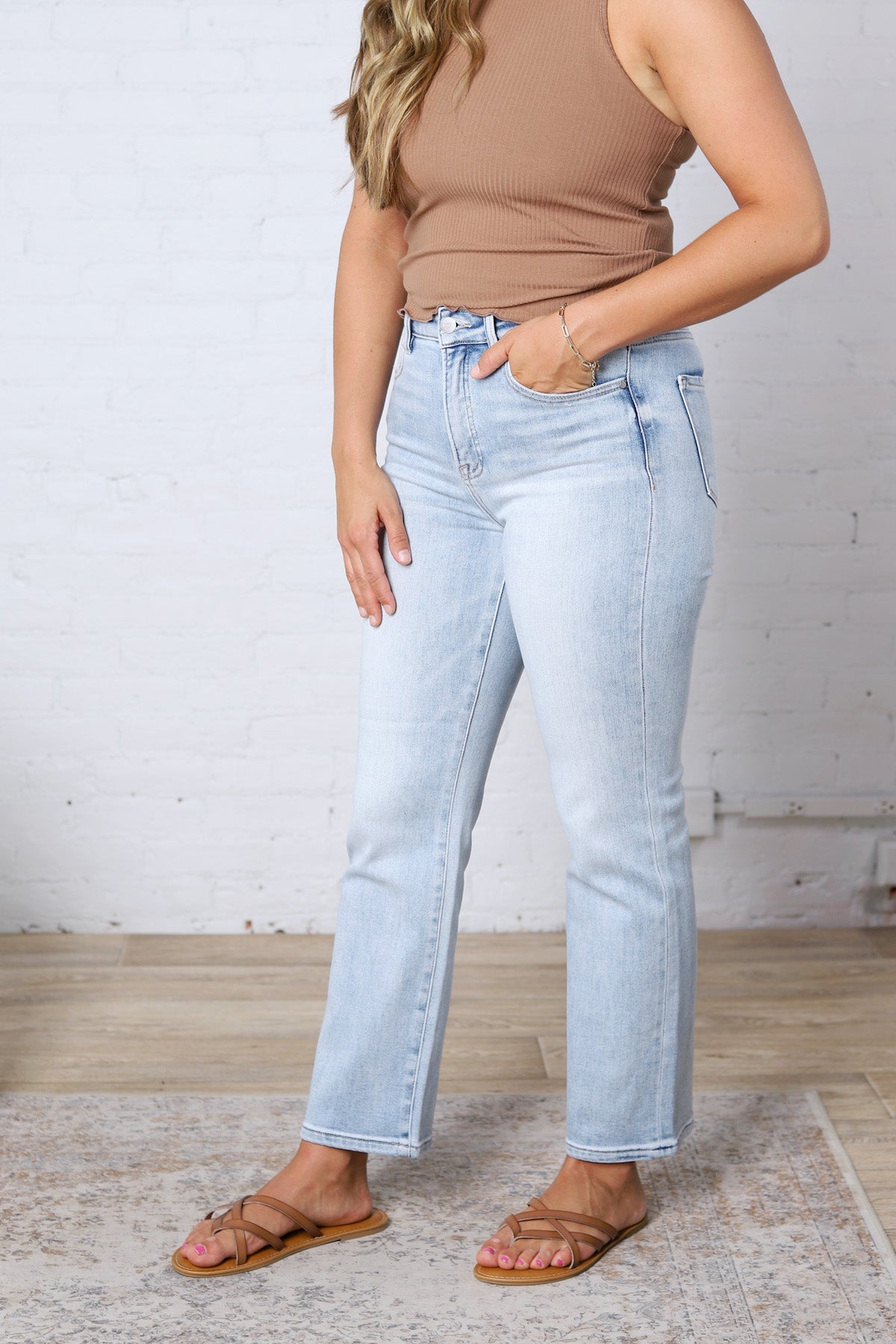 Juna Crop Straight Finished Hem Jeans - Light Wash - Risen Jeans