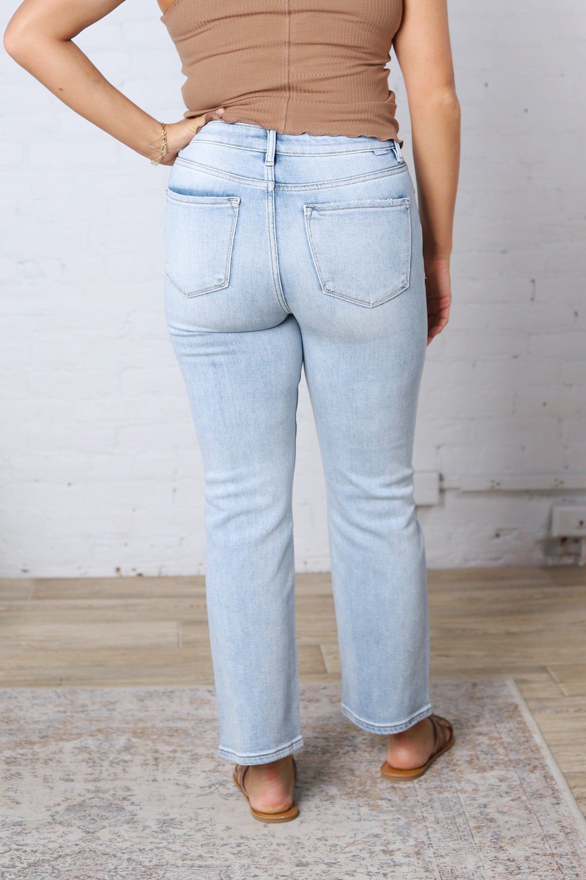 Juna Crop Straight Finished Hem Jeans - Light Wash - Risen Jeans