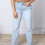 Juna Crop Straight Finished Hem Jeans - Light Wash - Risen Jeans