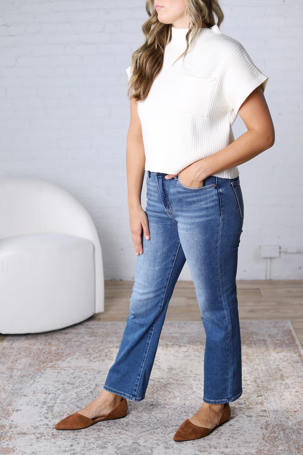 Juna Crop Straight Finished Hem Jeans - Medium Wash - Risen Jeans