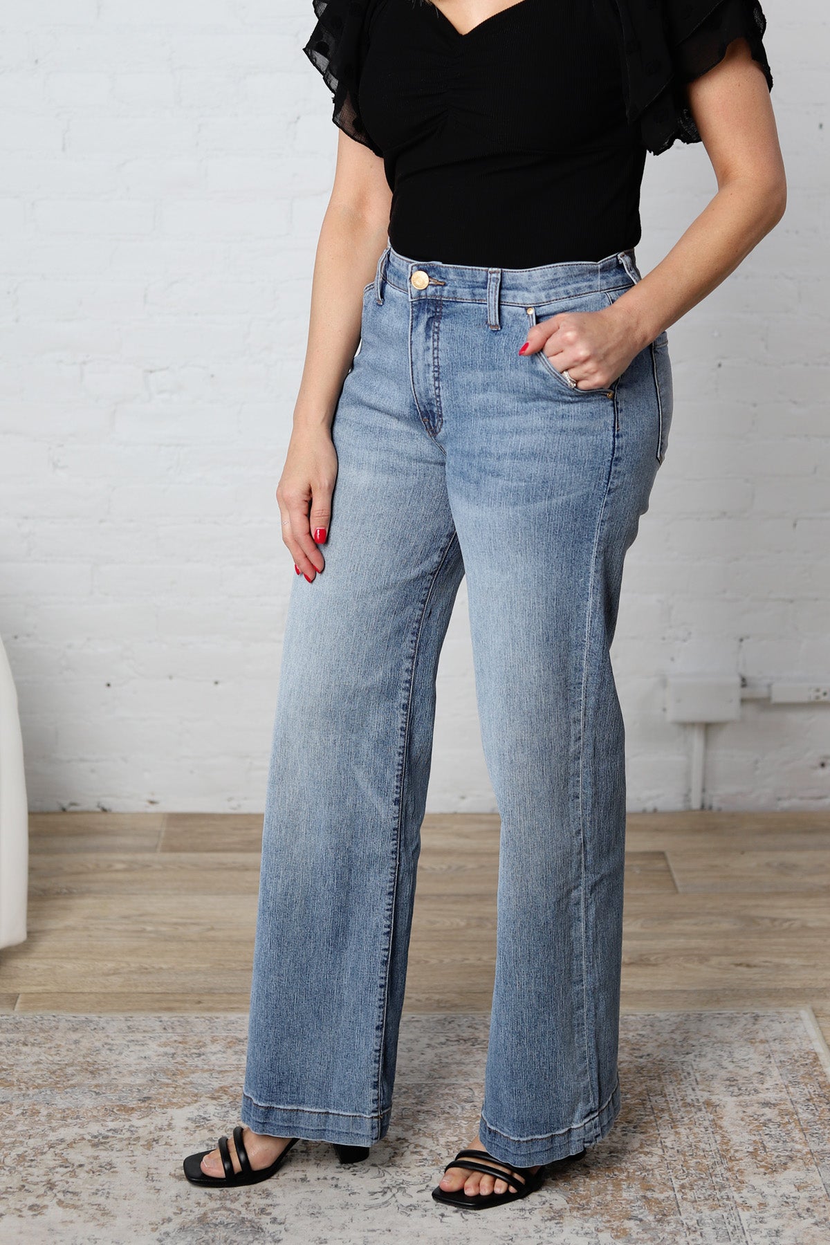 KUT Jodi Wide Leg Denim w/ Slash Front Pockets Denim - Vital