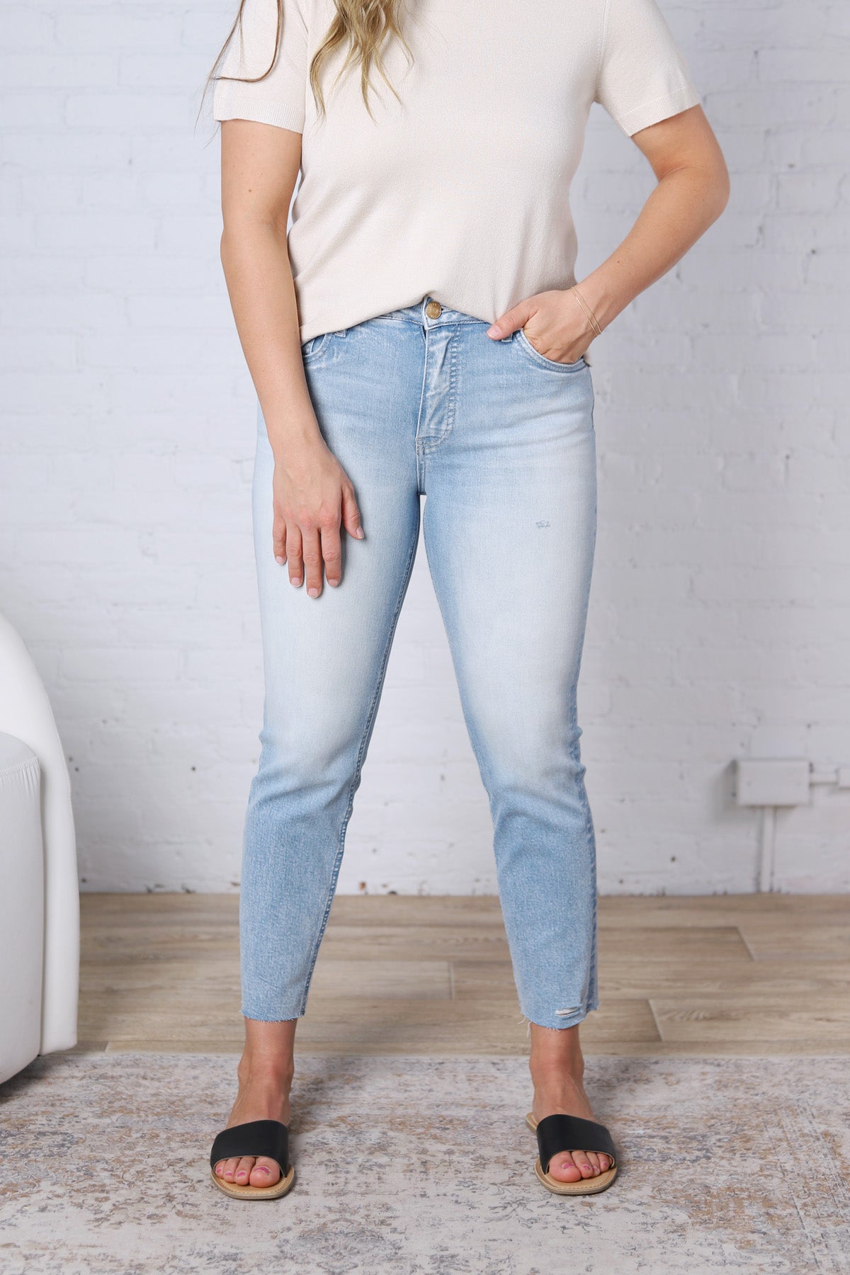 KUT Rachael Mom Jean w/ Raw Hem - Performance