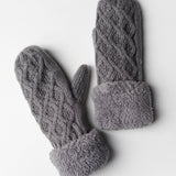 Kallee Cable Knit Mittens: Grey