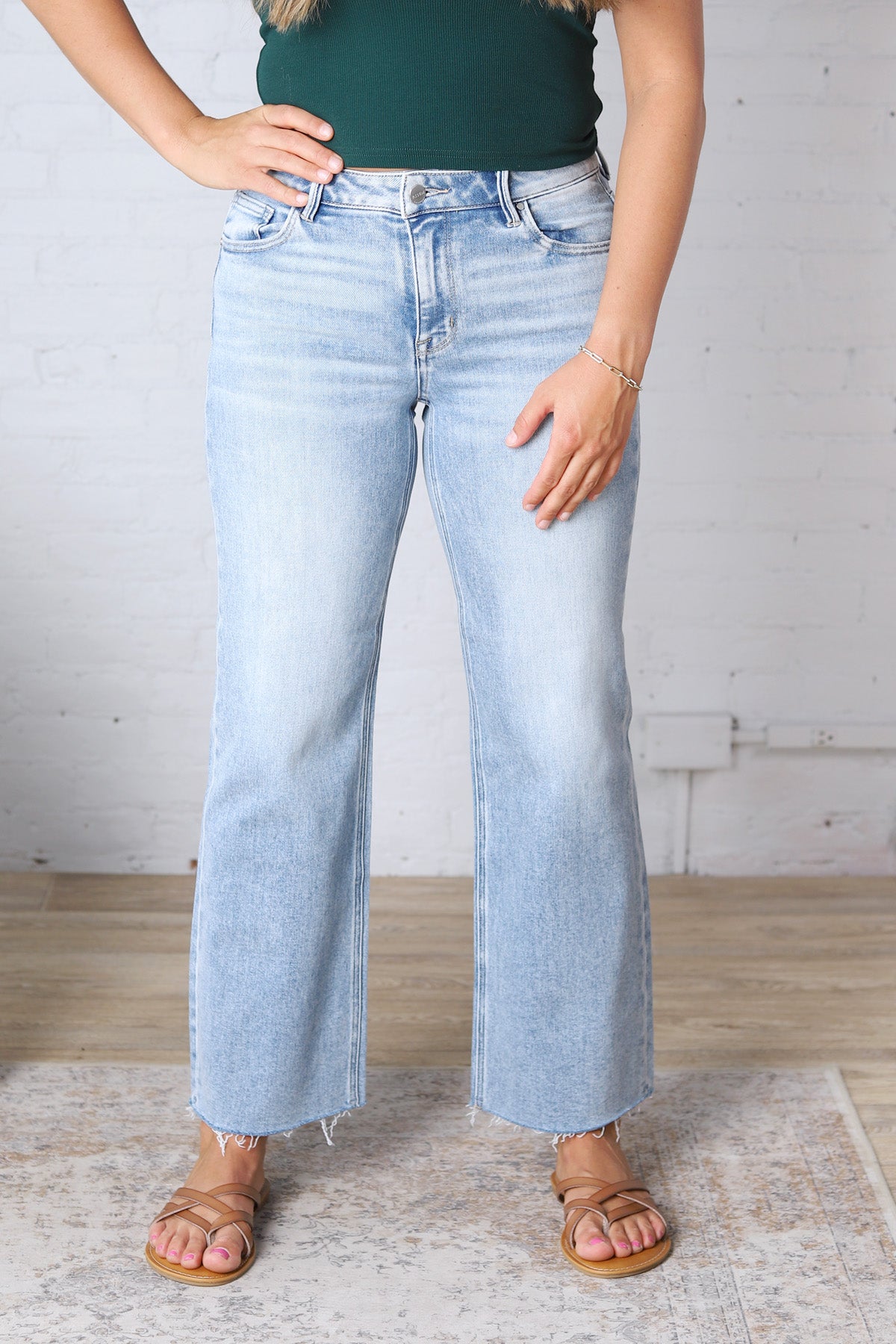 Kira Crop Straight Clean Cut Hem - Light Wash