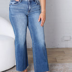 Kira Crop Straight Clean Cut Hew - Medium Wash