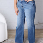 Kira Crop Straight Clean Cut Hew - Medium Wash