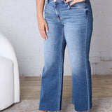 Kira Crop Straight Clean Cut Hew - Medium Wash