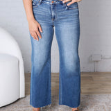 Kira Crop Straight Clean Cut Hew - Medium Wash