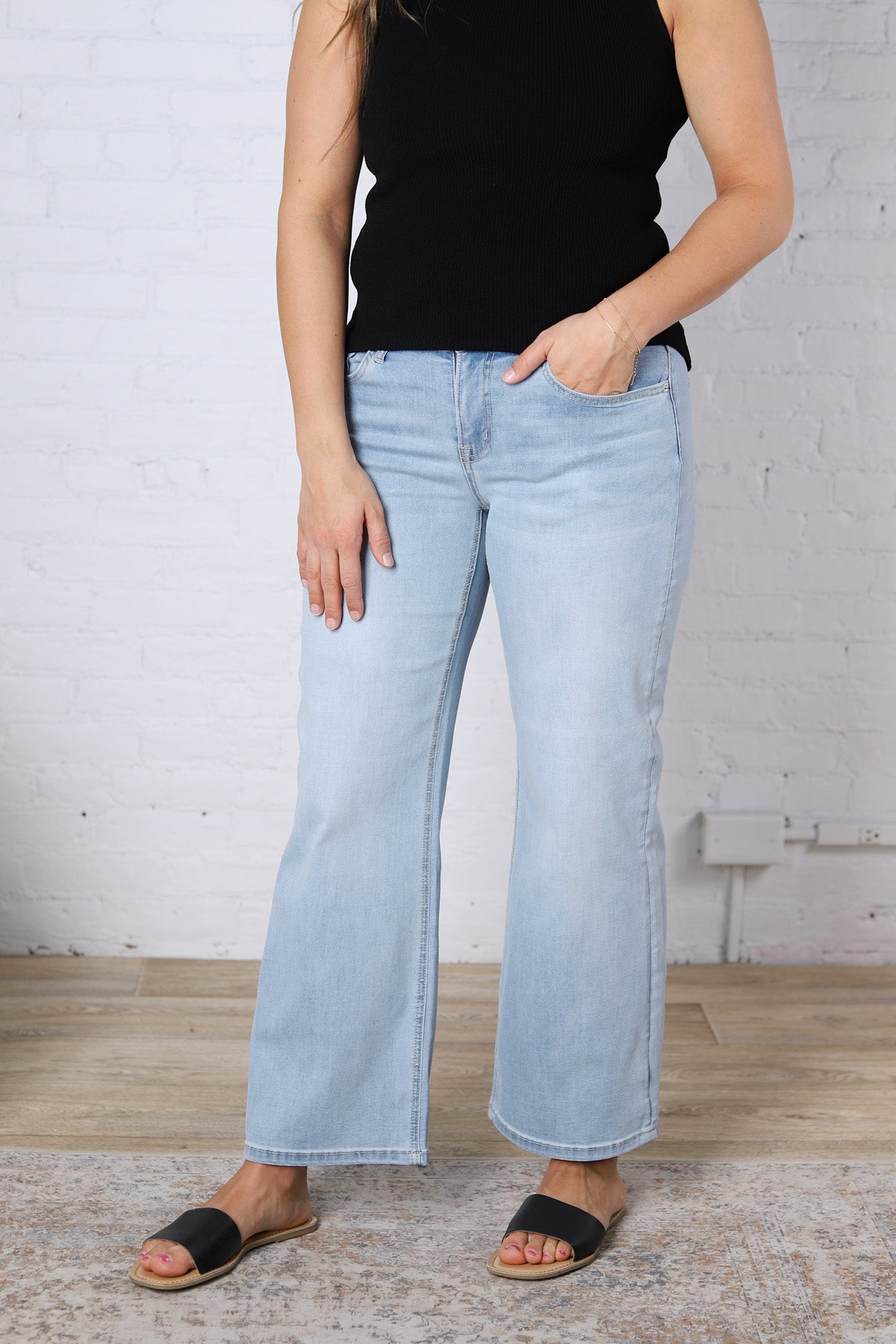 Lakynn Mid-Rise Wide Leg Ankle Denim - Pale Blue