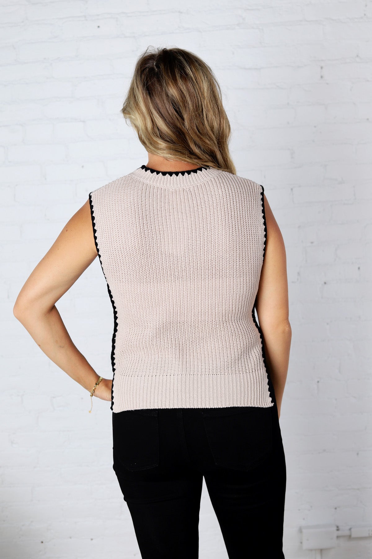 Lirien Essential Sleeveless Sweater Top - Taupe/Black