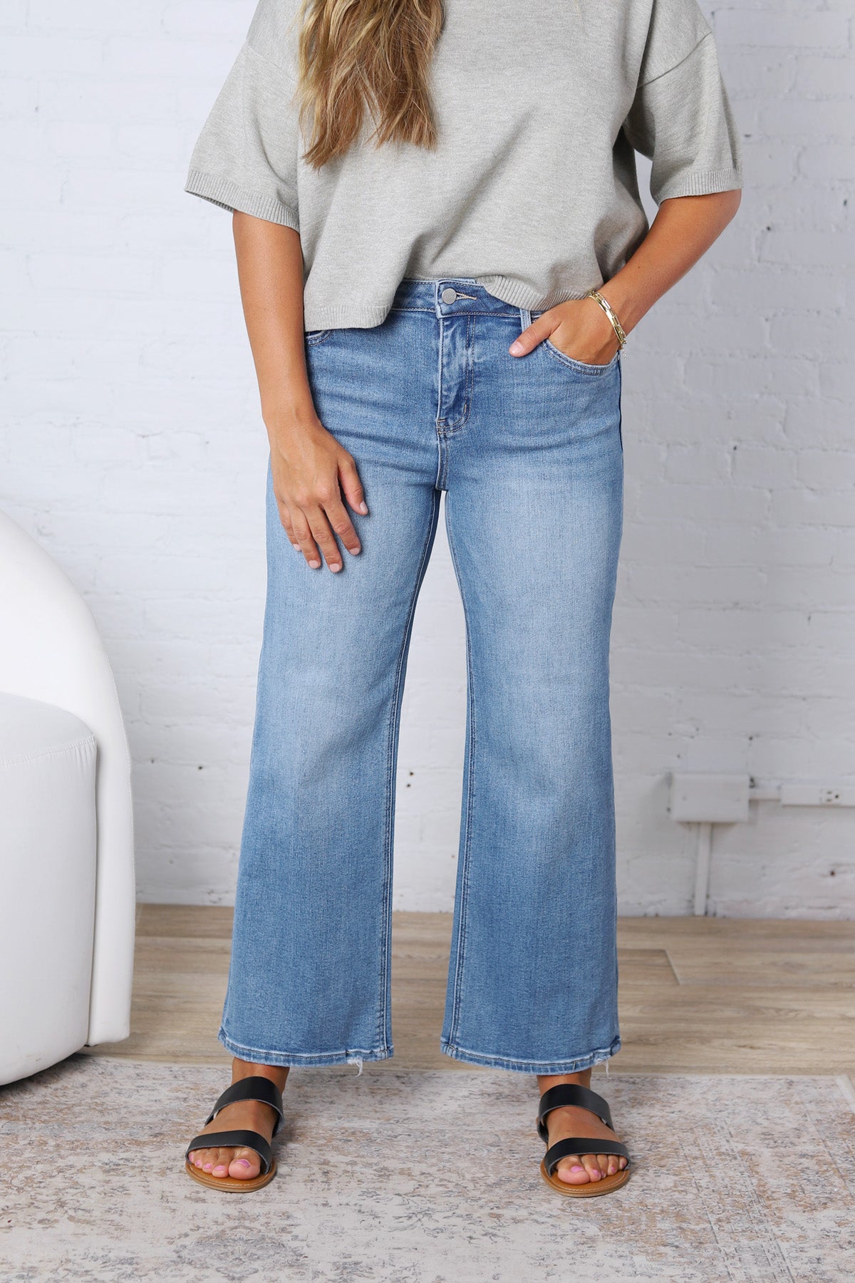 Maya Cropped Wide Jeans - Medium Wash