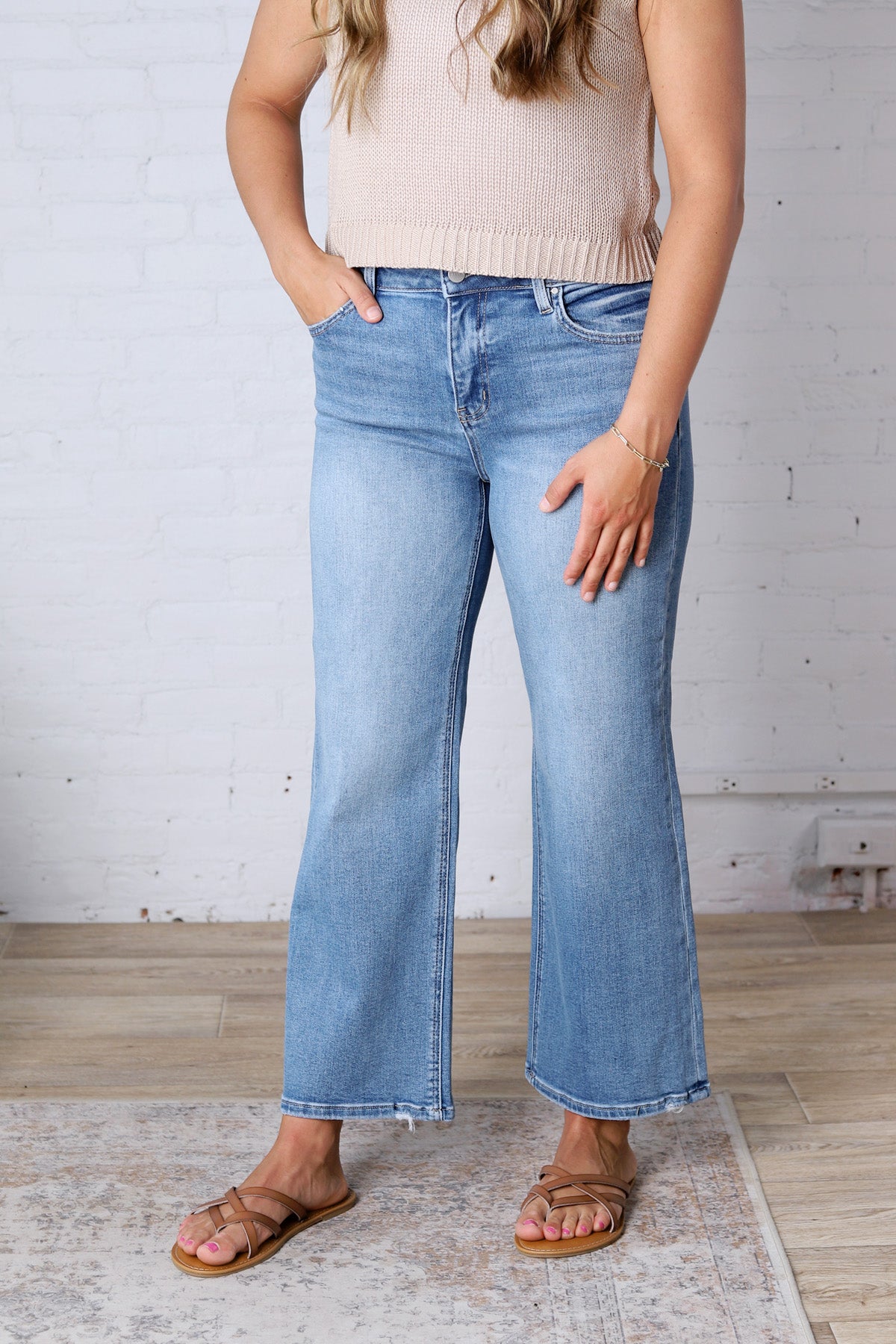 Maya Cropped Wide Jeans - Medium Wash
