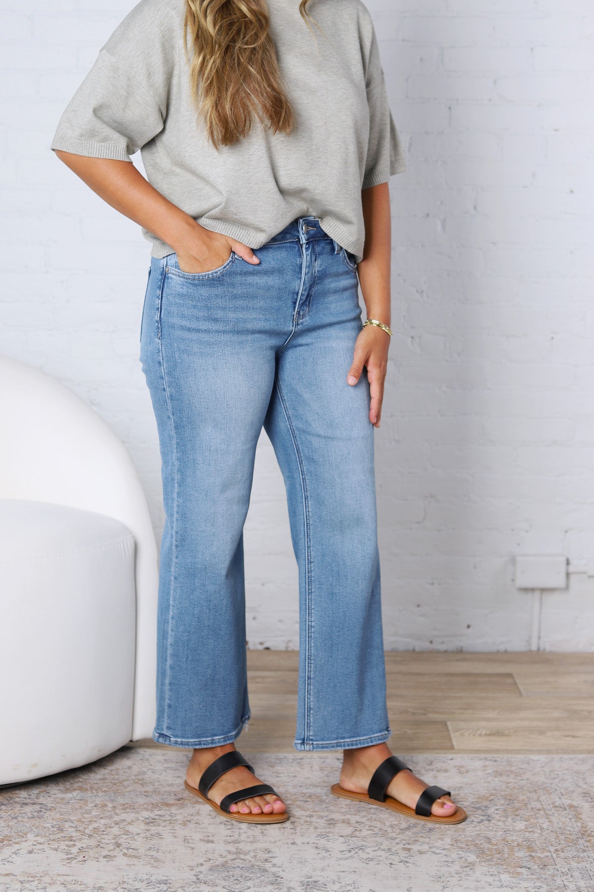 Maya Cropped Wide Jeans - Medium Wash