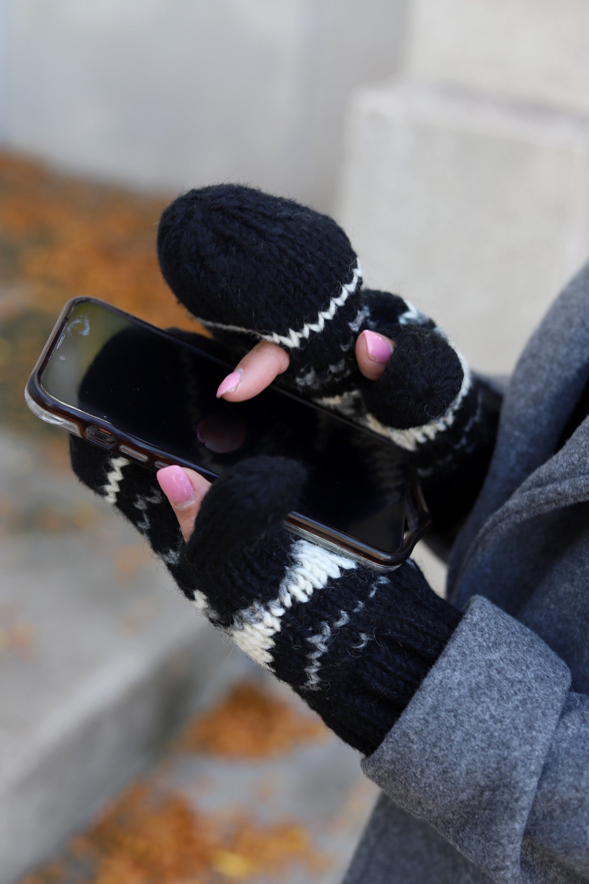 Montana 100% Wool Texting Mittens - Black