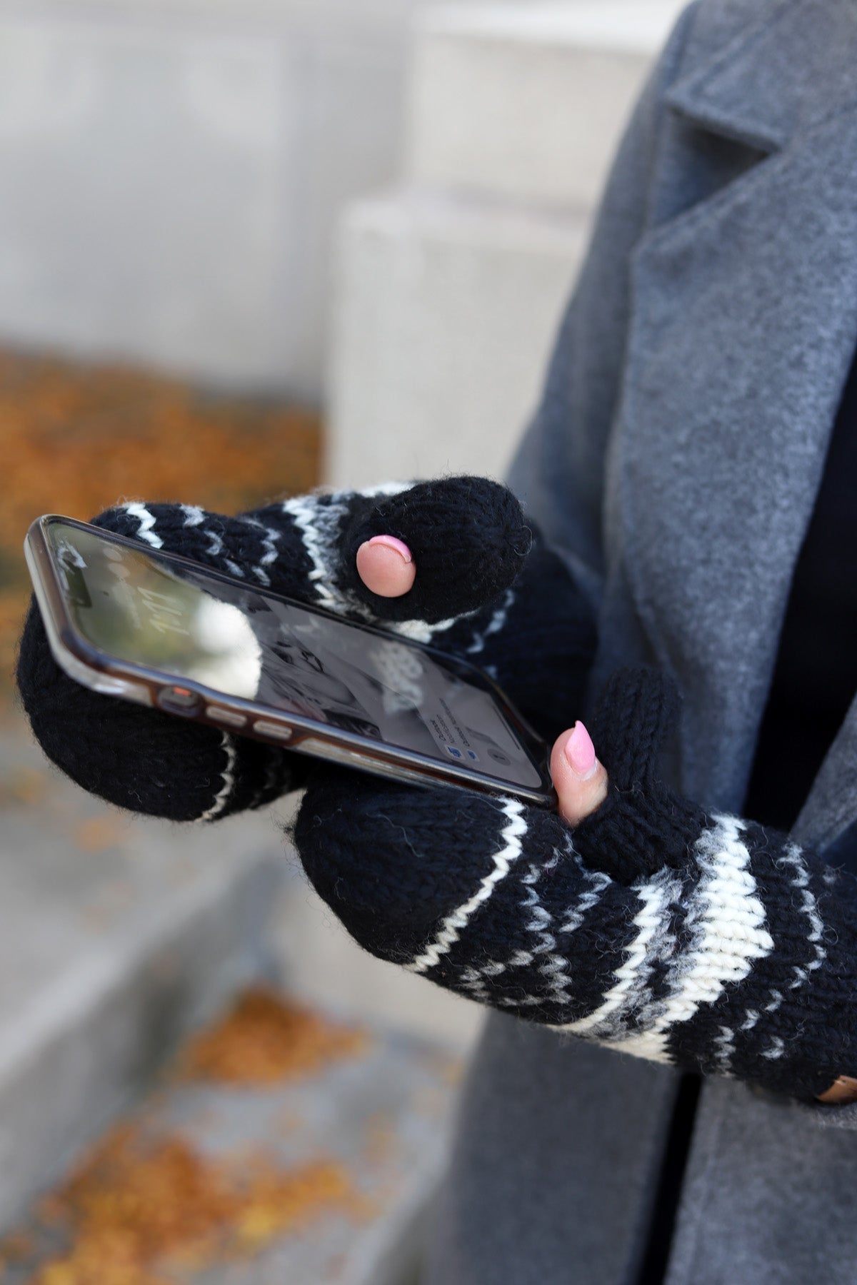 Montana 100% Wool Texting Mittens - Black - FINAL SALE