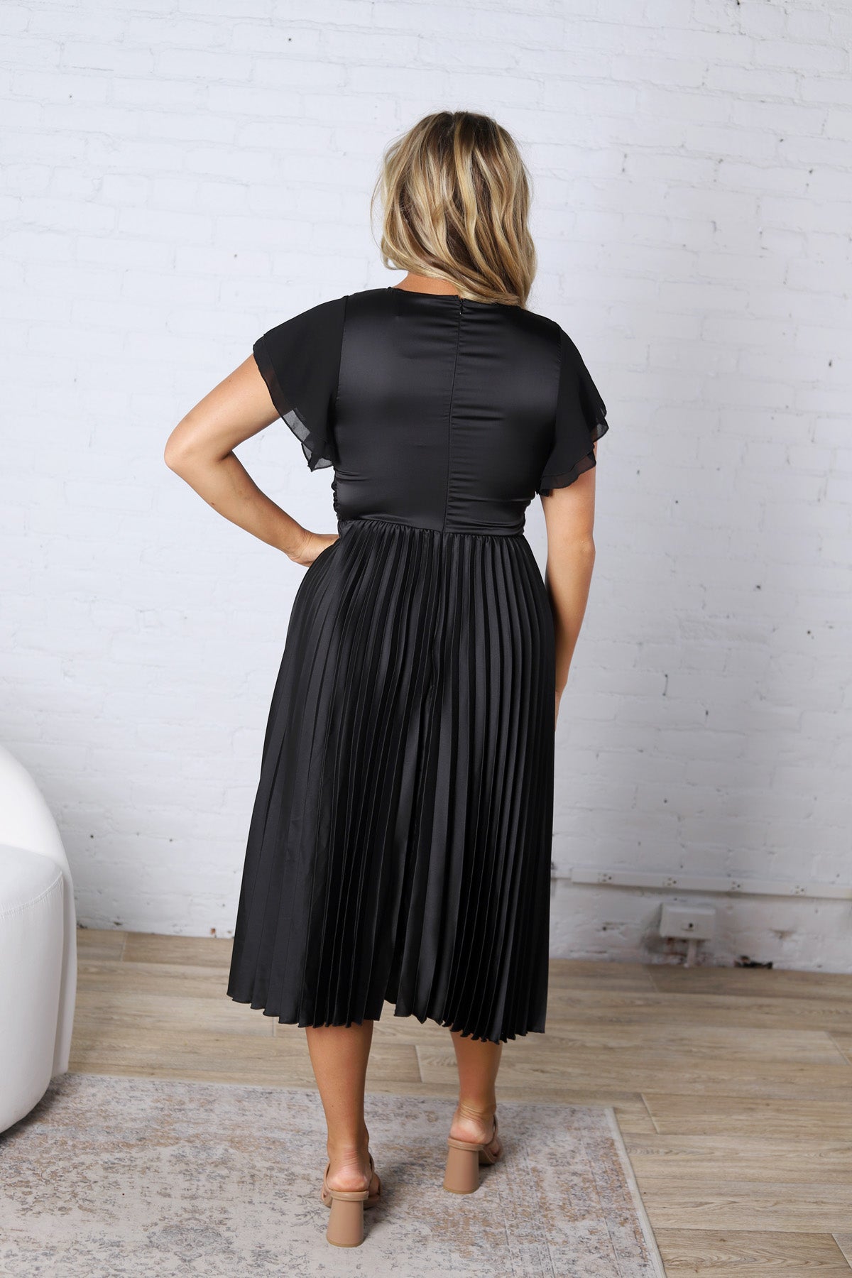 Nova Flutter Sleeve Midi Dress - Black
