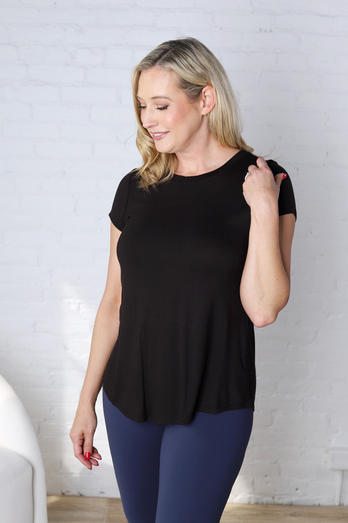 Orla Flowy Round Hem Short Sleeve Top - Black