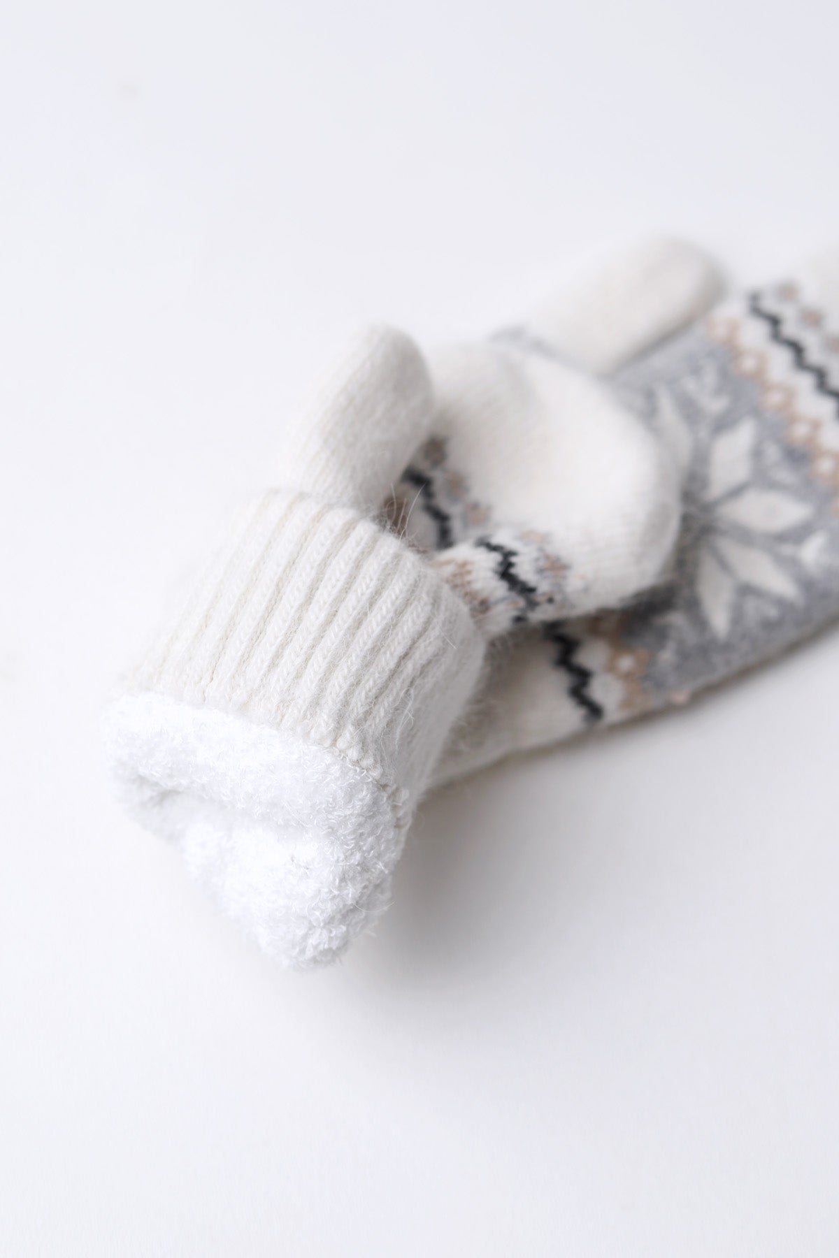 Snowflake Mittens w/ Sherpa Lining: Ivory