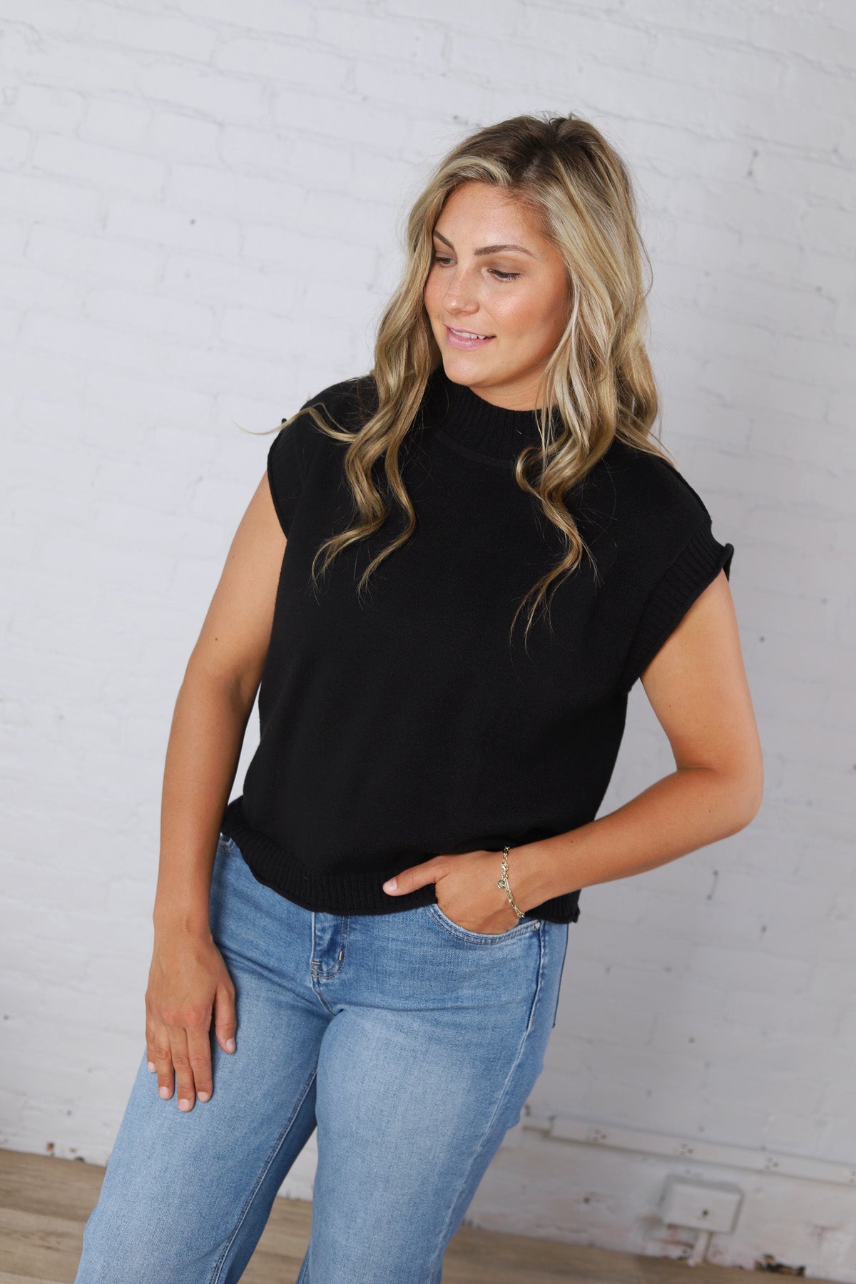 Sutton Sleeveless Ribbed Sweater Top - Black