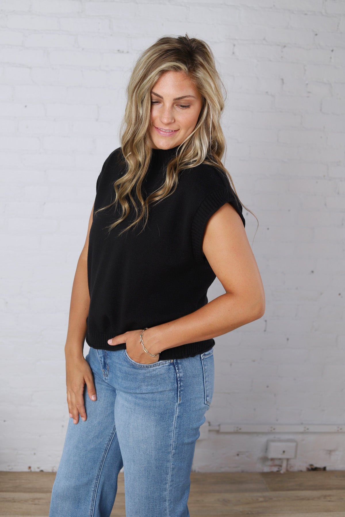 Sutton Sleeveless Ribbed Sweater Top - Black