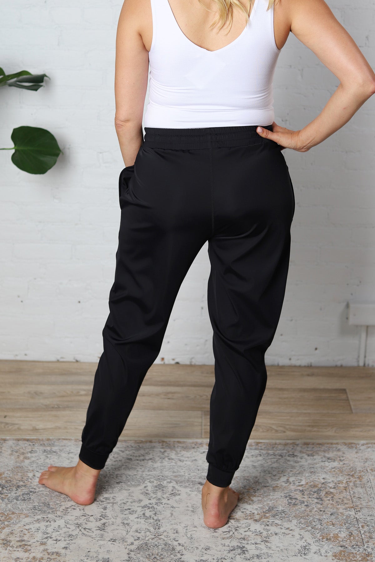 Tae Pleated Front Joggers - Black