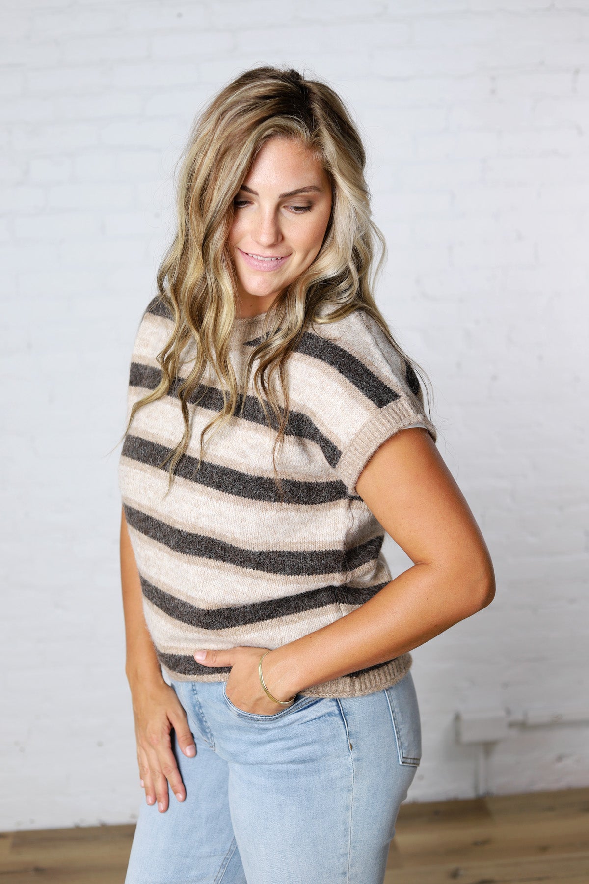 Teddy Stripe Short Sleeve Raw Edge Knit Sweater - Dk Brown