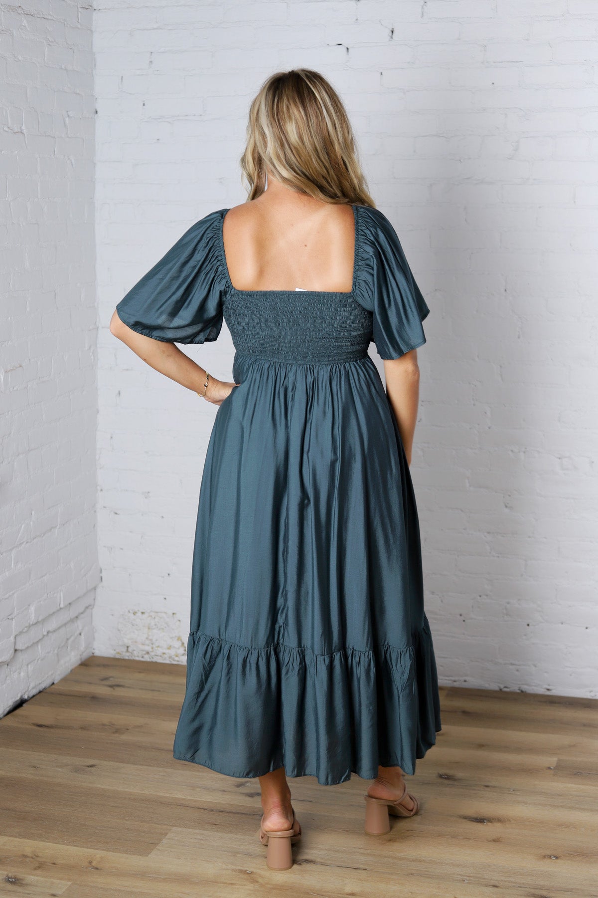 Winslet Willow Sweetheart Smocked Midi Dress