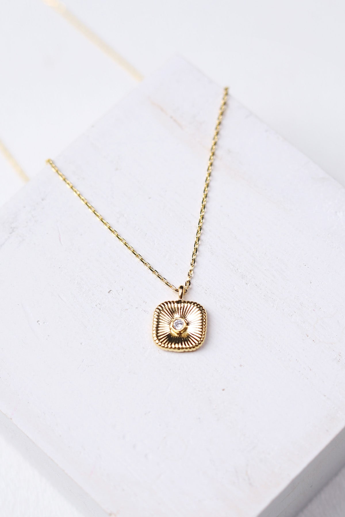Zayla Square Pendant Necklace - Gold